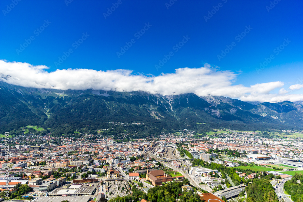 Panoramablick auf die Stadt Innsbruck