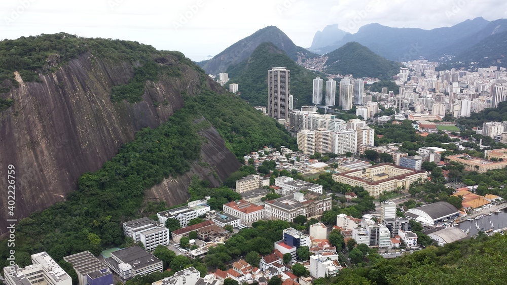Vue sur la ville et  les collines de Rio de Janeiro