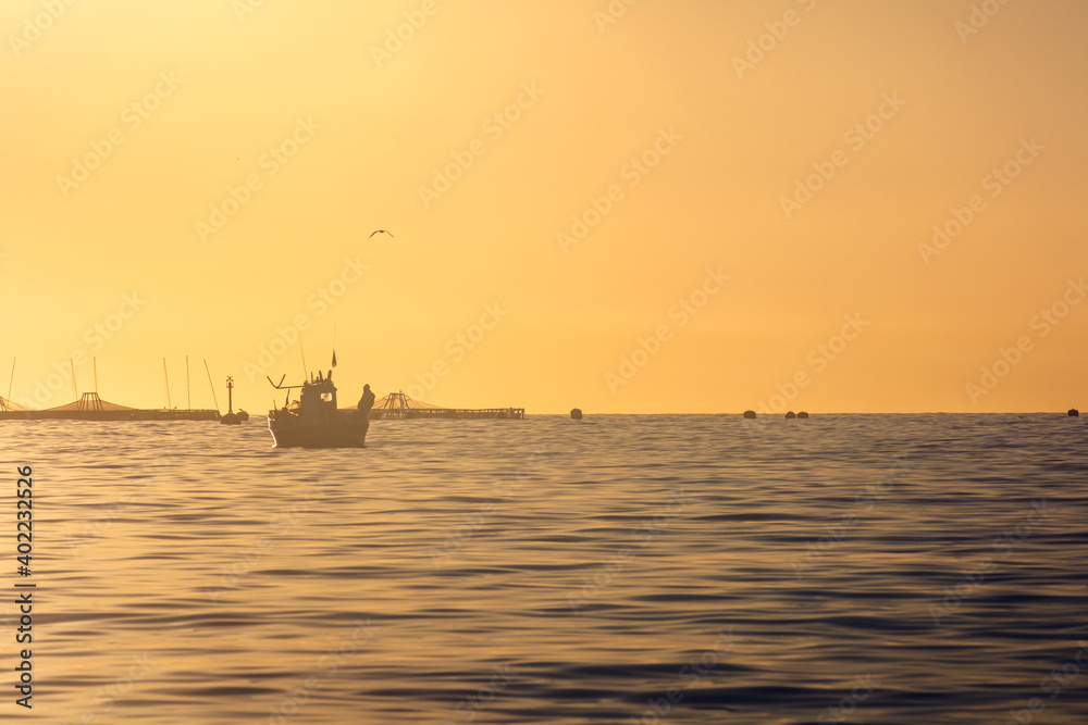 Barco pesquero al amanecer - Águilas, Murcia