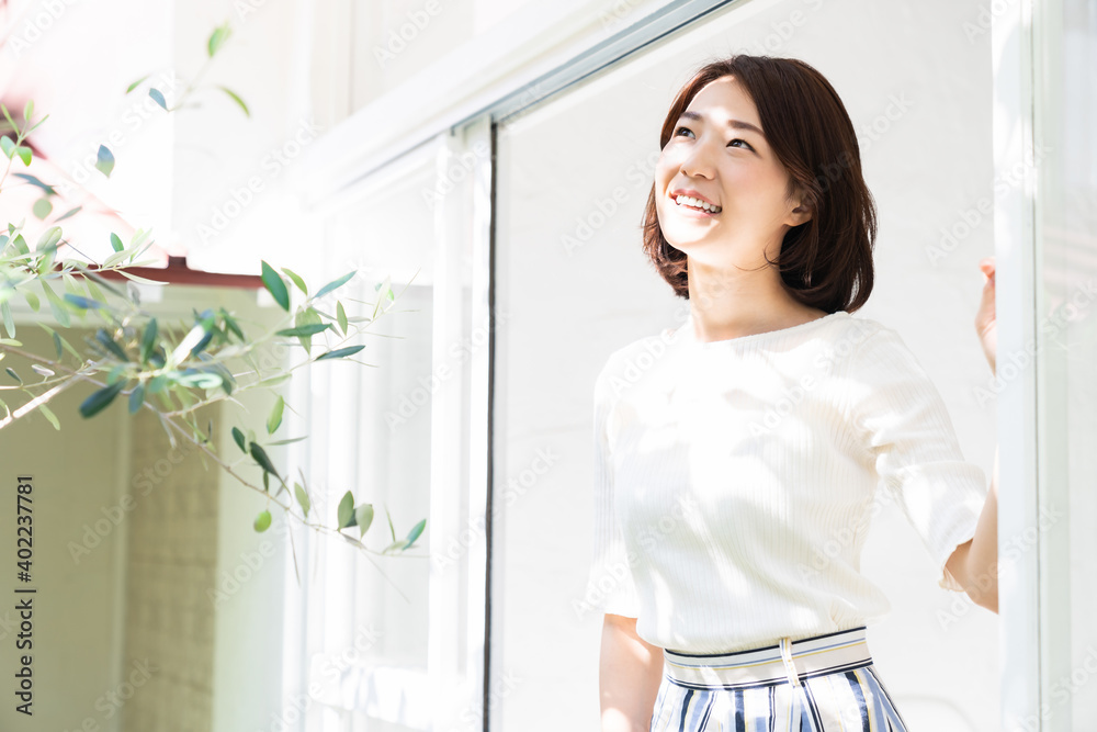 リラックスする女性