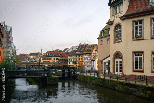 Fototapeta Naklejka Na Ścianę i Meble -  Medieval channels in a beautiful Strasbourg city in France