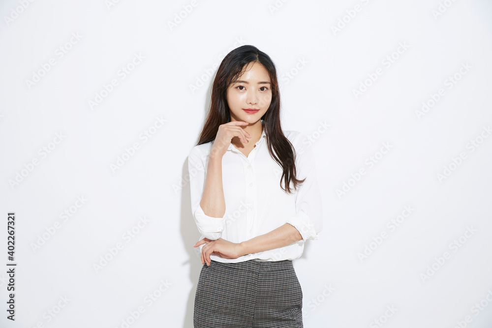 若い女性のスタイリッシュなビジネスポートレート 若い女性のスタイリッシュなビジネスポートレート