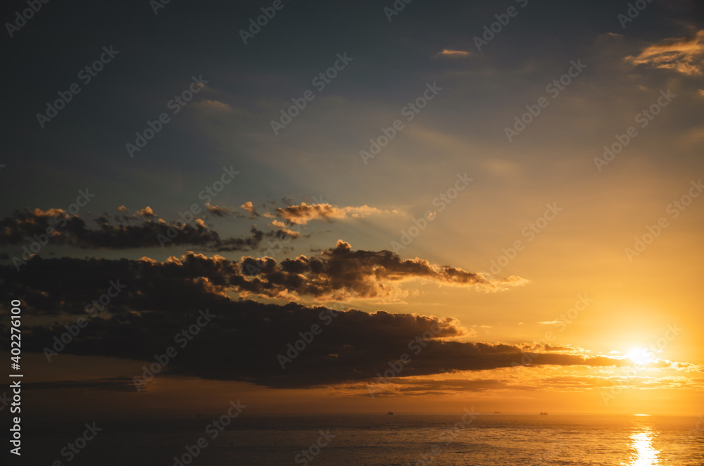 Obraz premium Sunset over the sea