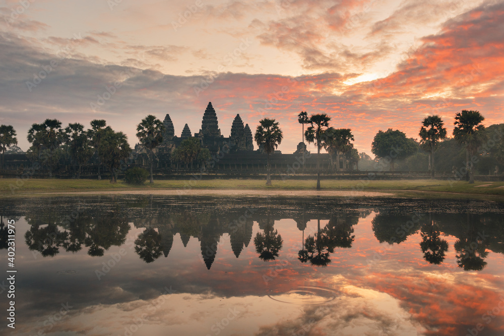 Obraz premium Sunrise at Angkor Wat 