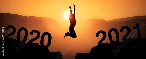 Sprung zum Jahreswechsel von 2020 zu 2021 mit Jahreszahl