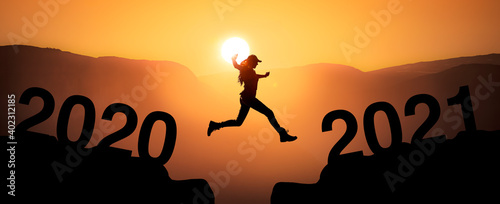 Sprung zum Jahreswechsel von 2020 zu 2021 mit Jahreszahl