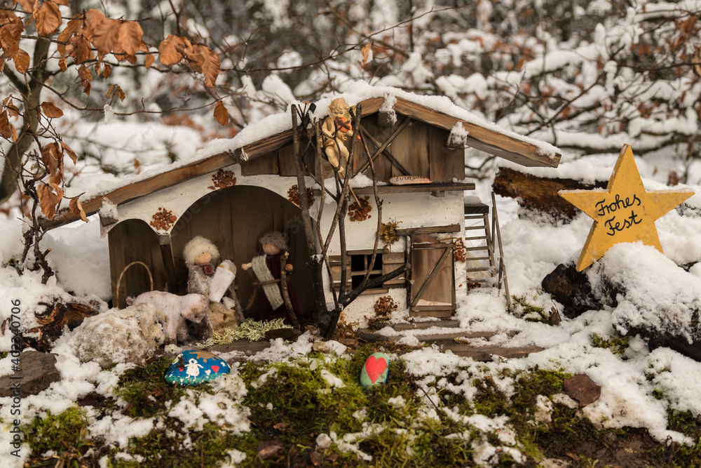 Weihnachtskrippe als Landschaftskrippe mit einem traditionellen 