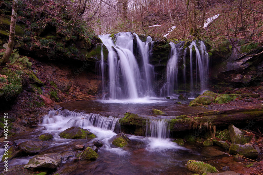 山奥の秘境 冬の滝 山奥の秘境 冬の滝