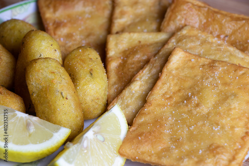 Panelle e crocchè, tipico cibo da strada di Palermo