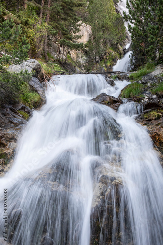 Fototapeta Naklejka Na Ścianę i Meble -  cascadas de Argualas, Panticosa, Pyrenean mountain range, Huesca, Spain