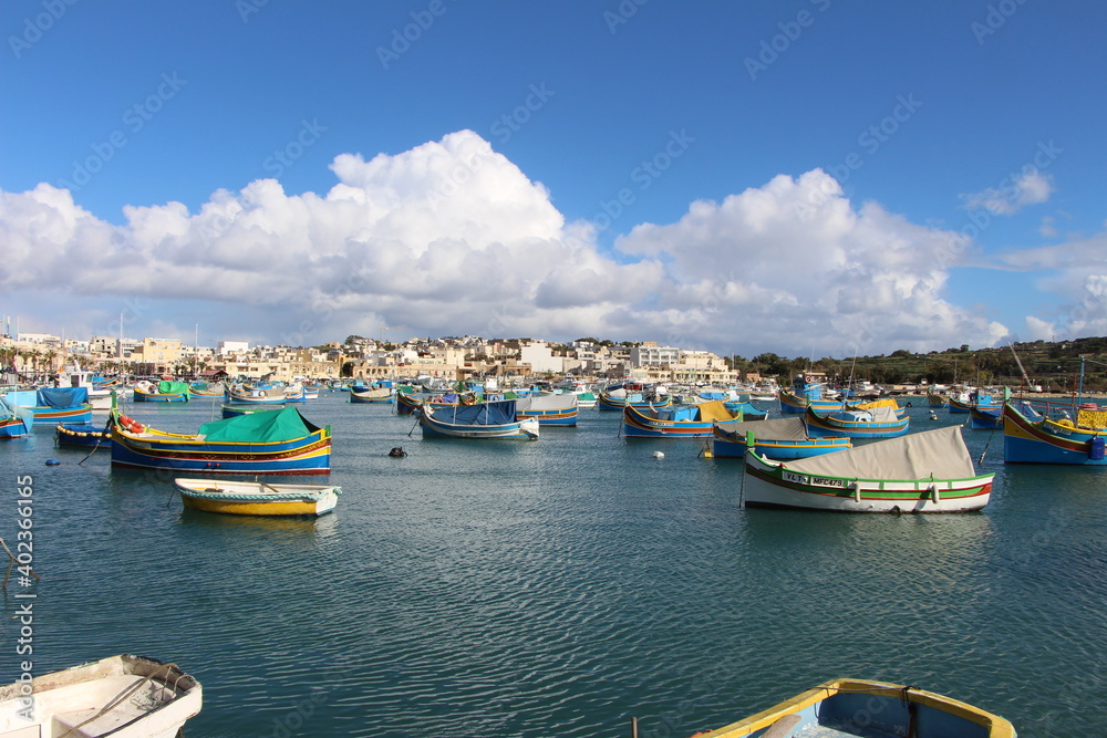 Marsaxlokk, un village charmant maltais avec des bateaux colorés