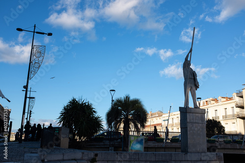 Sète - Statue d'un jouteur photo