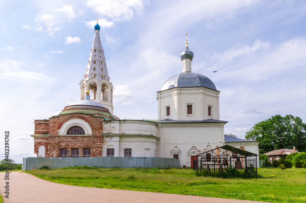 Trinity Cathedral (Troitskiy sobor) is Serpukhov’s oldest church founded in 13th-century,  located on the Sobornaya Gora.  History and travel.