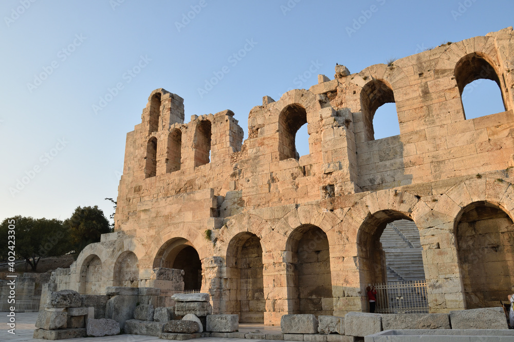 Vista de los principales monumentos y sitios de Atenas (Grecia). Ruinas del Teatro de Dionisio (Dyonisus), en la Acrópolis.