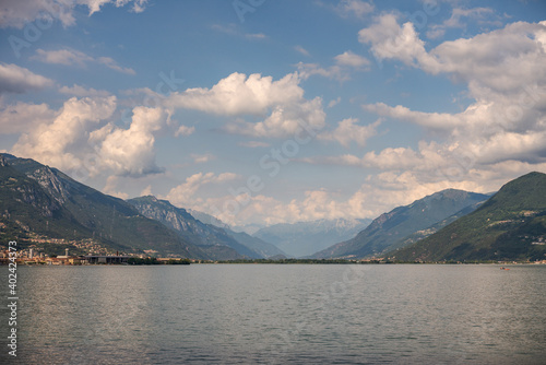 Meraviglioso paesaggio sul lago d'iseo