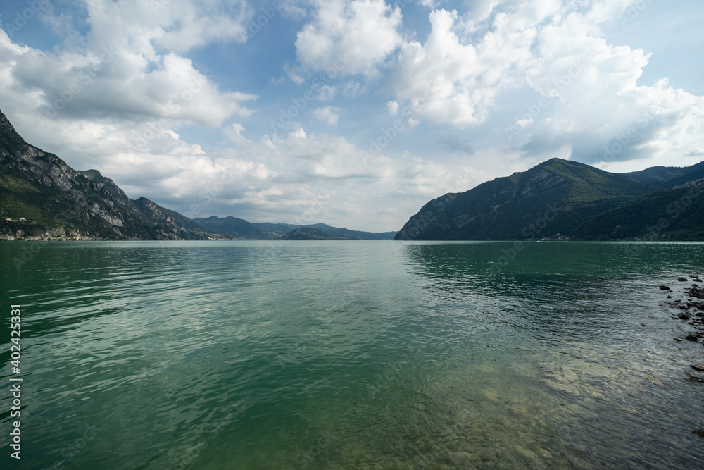 Paesaggio sul lago d'iseo Paesaggio sul lago d'iseo