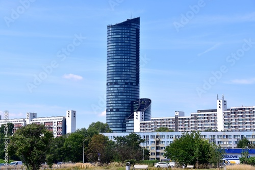 Obraz na płótnie Sky Tower siedziba Getin Bank Leszka Czarneckiego, w wieżowcu taras widokowy jest dostępny do zwiedzania, Wrocław w salonie