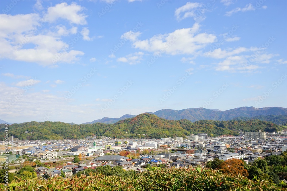 View of bright autumn leaves and city landscape from  Hikone Castle Park in Shiga, Japan - 日本 滋賀県 彦根城からの眺望 秋