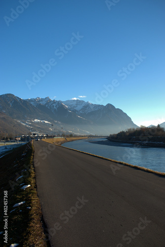 Rheinufer in Vaduz in Liechtenstein 16.12.2020