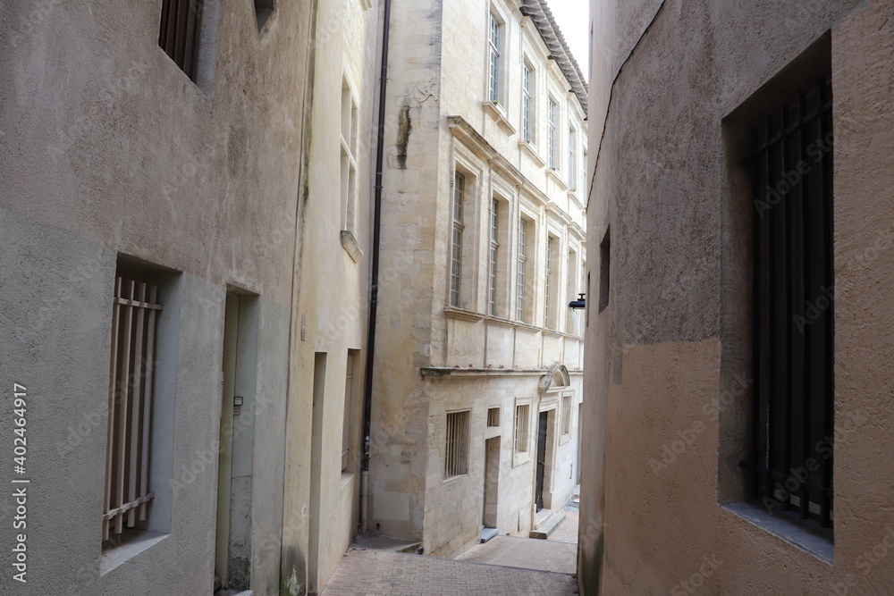 Ruelle dans la vieille ville, ville de Avignon, département du Vaucluse, France