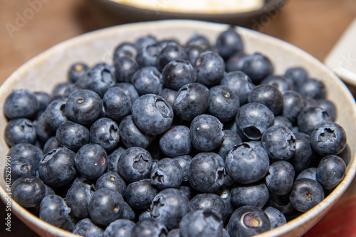 A bowl of delicious blue blueberries