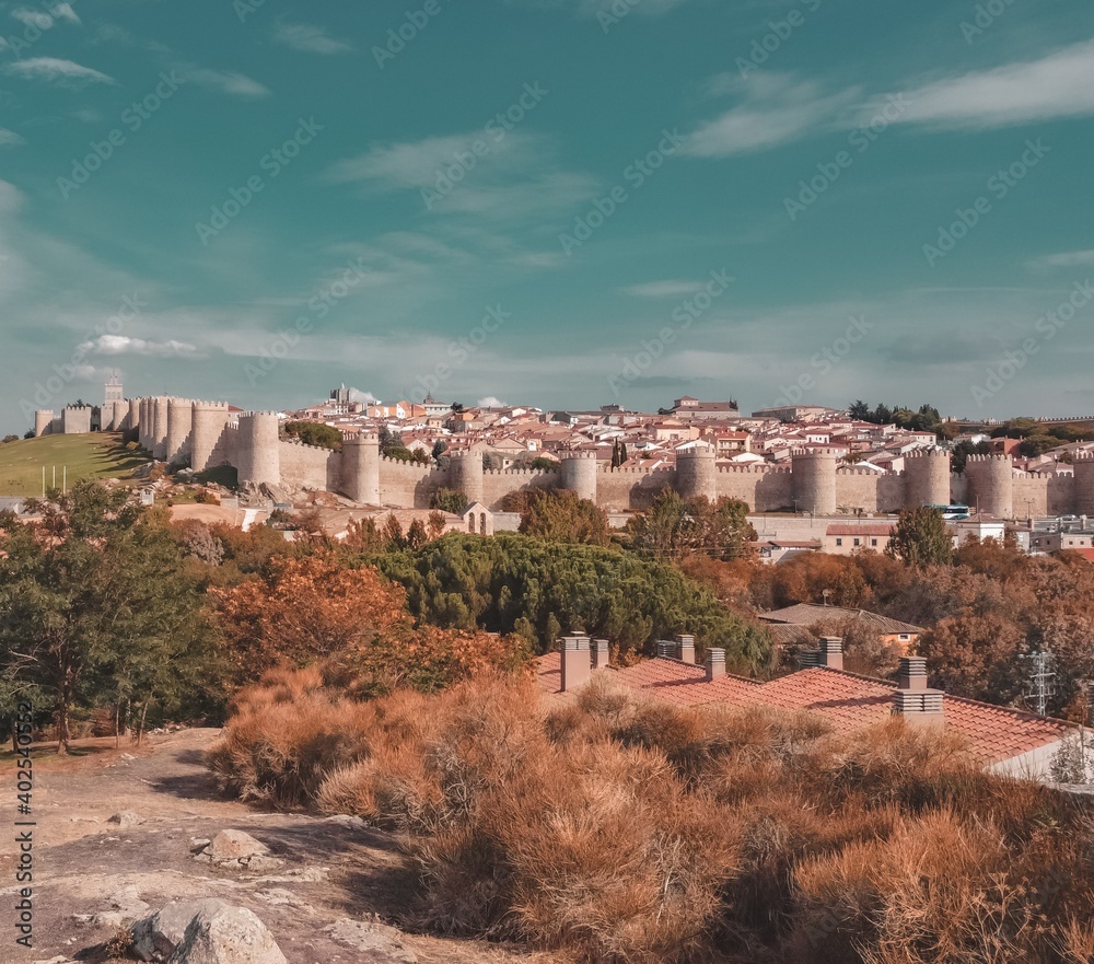 vista panoramica con drone de la ciudad de avila