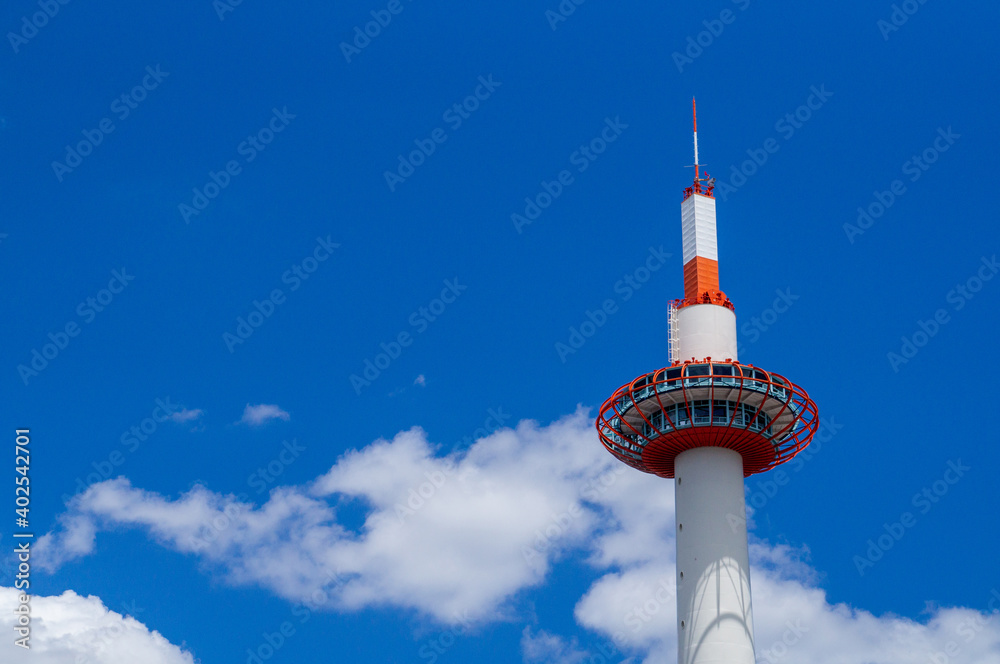 風景素材　澄んだ青空と京都タワー