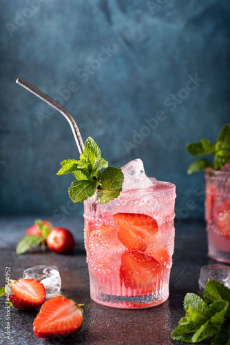 strawberry alcoholic cocktail with fresh mint