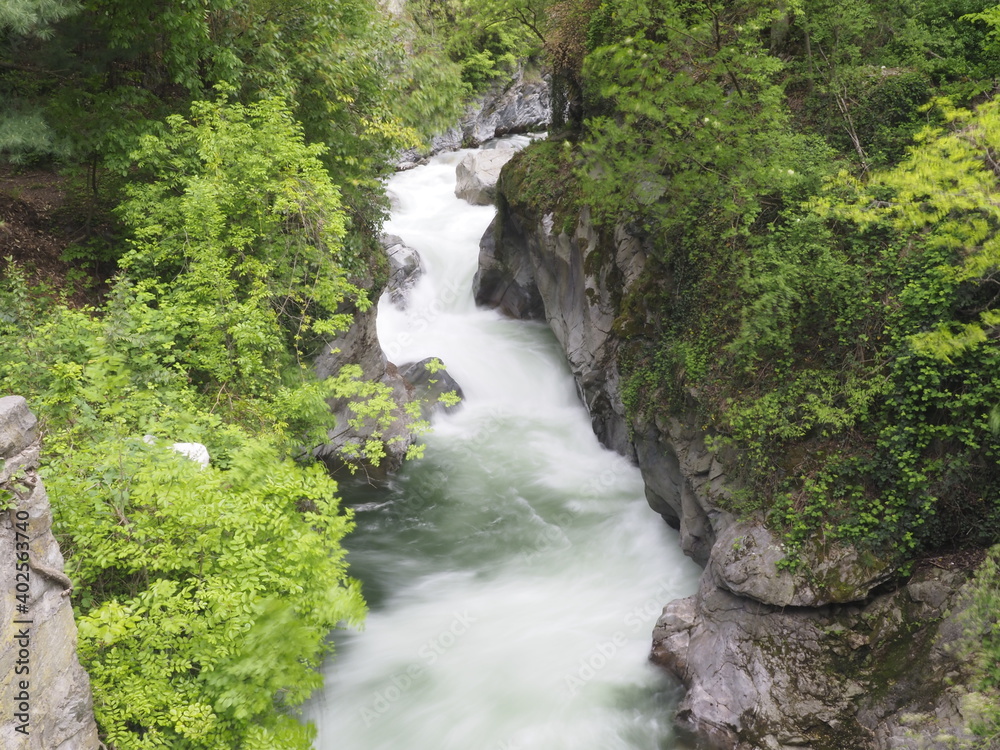 Wildwasserbach in Bozen Italien