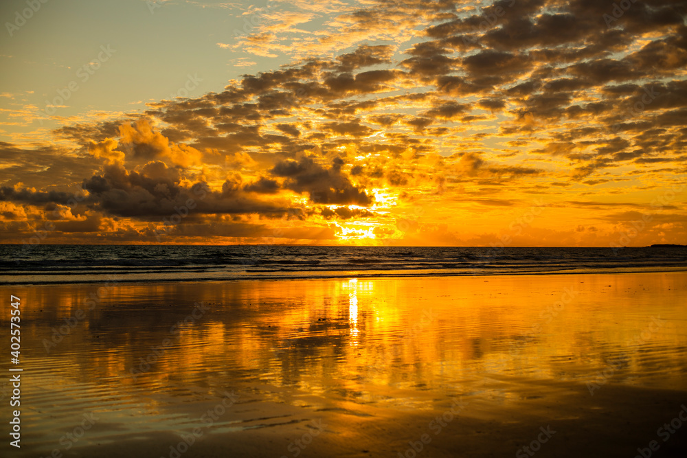 Coucher de soleil sur la plage en Bretagne