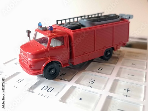Feuerwehr Kalkulation, Rechner, Etat, Taschenrechner, Feuerwehrauto, Abgaben, Steuern,