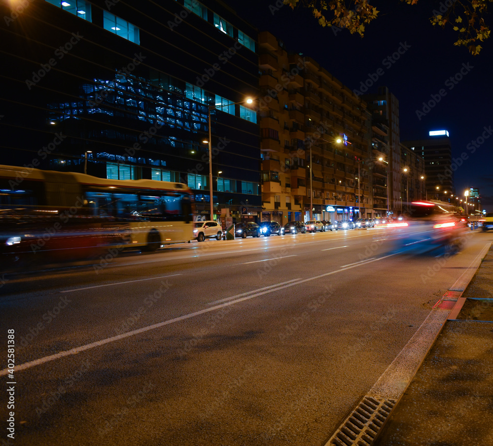 Fototapeta premium Buses and cars moving at night on the road.