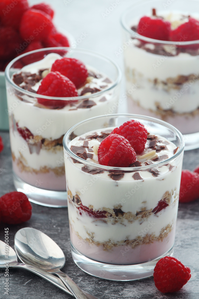 Granola with yogurt trifles with raspberry Granola with yogurt trifles with raspberry