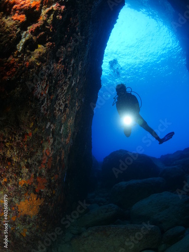scuba divers exploring caves underwater cave diving