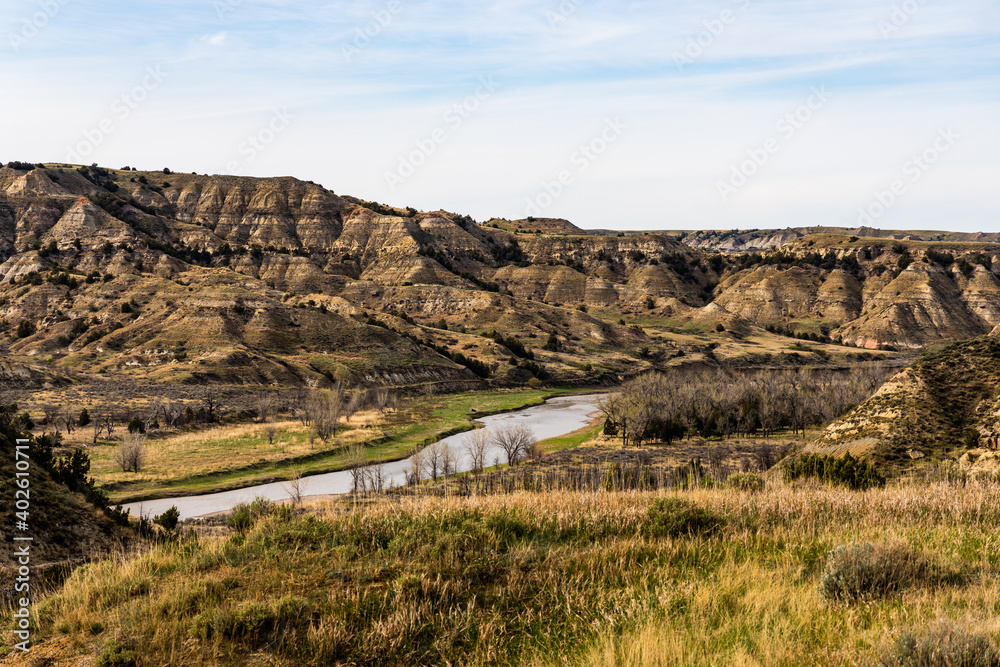 Naklejka premium river through medora