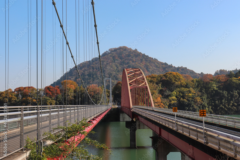 Naklejka premium 三井大橋と三井そよかぜ橋（神奈川県相模原市緑区）