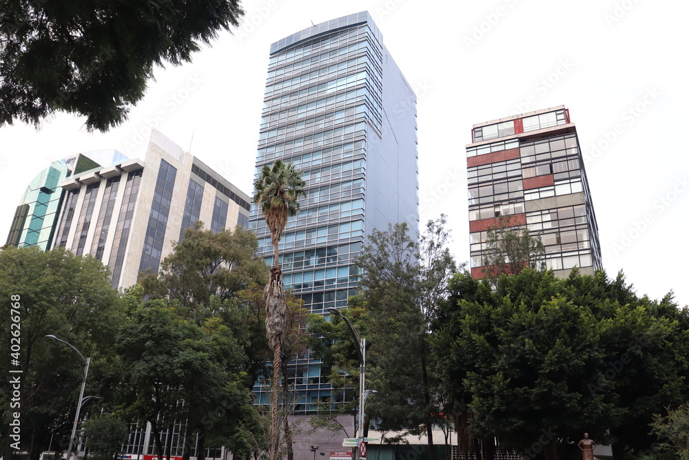 Fototapeta premium Edificios en Paseo de la Reforma, Ciudad de México