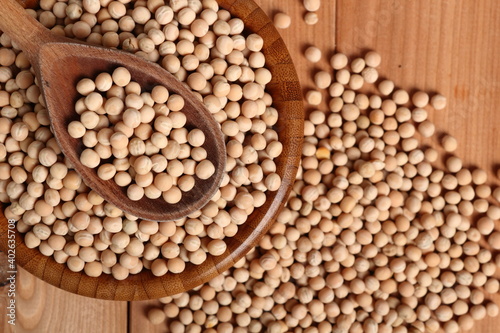 Whole yellow peas in wooden bowl