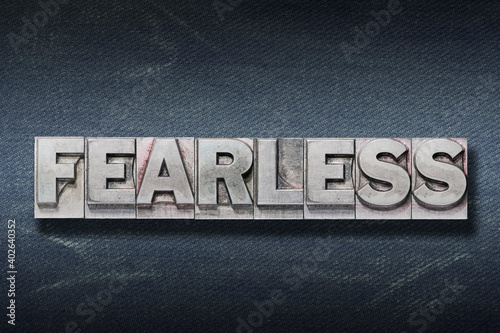 Quadro em tela fearless word den