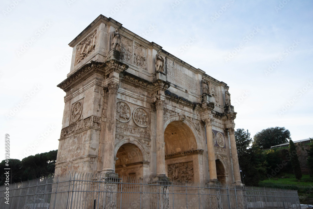 Arch of Constantine ( Arco di Costantino ) , A 21m-high Roman structure made up of 3 arches decorated with figures and battle scenes.Rome,Italy. Arch of Constantine ( Arco di Costantino ) , A 21m-high Roman structure made up of 3 arches decorated with figures and battle scenes.Rome,Italy.