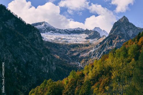 Autumn foliage in the mountain landscape © emmanuelebaldassarre