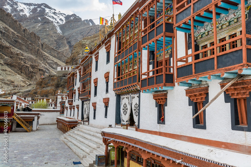  Tibetan traditional building and square of Hemis monastery in Leh, Ladakh, Jammu and Kashmir © zz3701