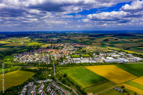 Fototapeta Naklejka Na Ścianę i Meble -  Niederdorfelden in Hessen aus der Luft | Luftbilder von Niederdorfelden in Hessen