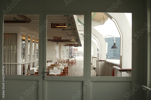 Fotografi Outdoor terrace on an old cruise liner