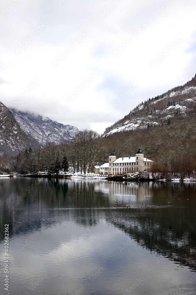 Château lac de montagne