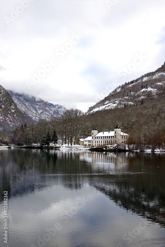 Château lac de montagne