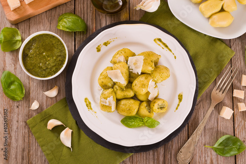 Potato gnocchi stuffed with pesto sauce. 