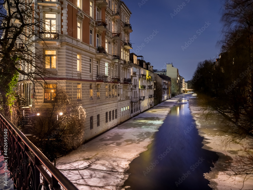 Winter am Isebekkanal in Hamburg