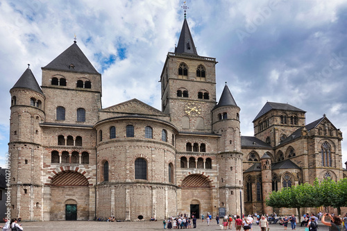 Stadt Trier mit Dom und Porta Nigra © konrad filbert