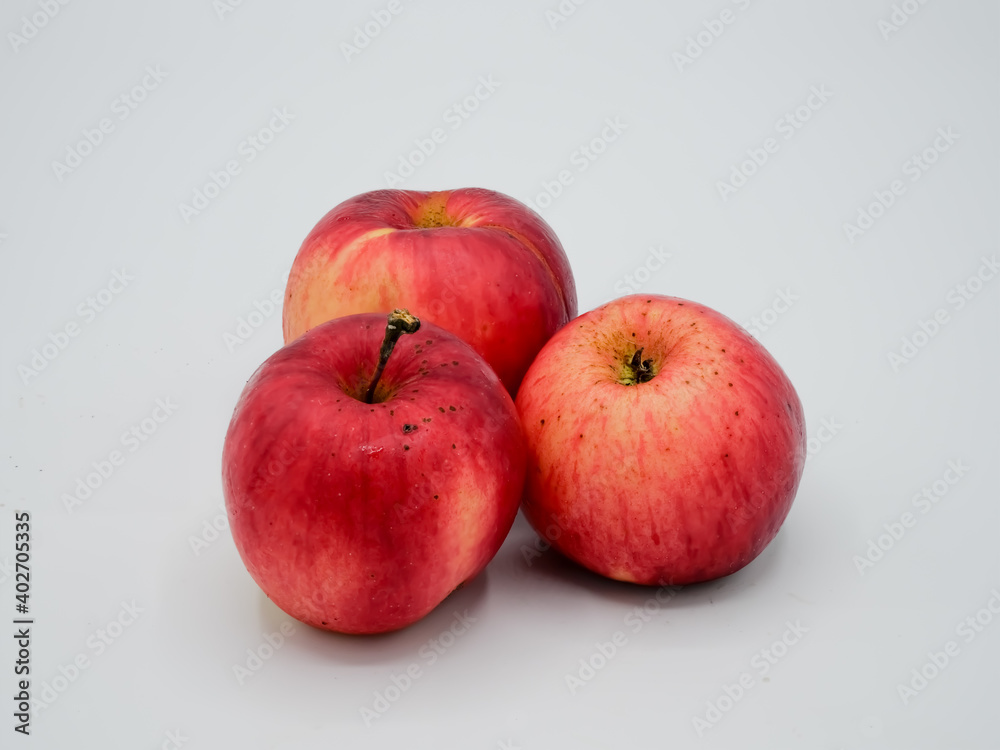 drei rote Äpfel komplett fokusiert drei rote Äpfel komplett fokusiert